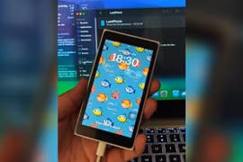 Bản mod ấn tượng: iPhone SE 3 trong thân máy Windows Phone