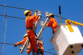 Bộ Công Thương dự kiến tăng mua điện từ Trung Quốc và Lào