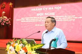 Sắp xếp cán bộ trên tinh thần cách mạng, không cầu toàn, 'vừa chạy vừa xếp hàng'