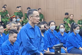 46 bị cáo hầu tòa trong vụ án cưỡng đoạt tài sản bằng thủ đoạn cắt ghép ảnh khỏa thân gây sức ép