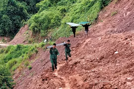 Đồn Biên phòng Nậm Kè hỗ trợ người dân xóa nhà tạm, dột nát
