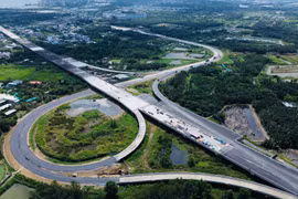 "Nhiệm vụ của TP HCM năm 2025 rất nặng nề để đạt tăng trưởng 10%"