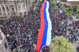Tổng thống Serbia tổ chức tuần hành đáp trả làn sóng biểu tình của sinh viên