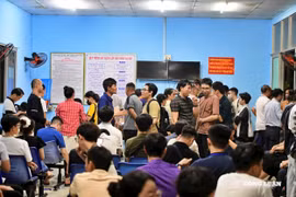 Thi sát hạch GPLX đến đêm khuya ở TP HCM