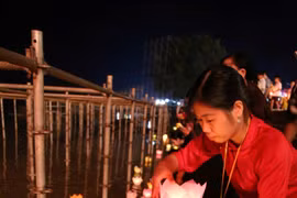 Hàng nghìn người tham gia Lễ cầu an và Lễ hội hoa đăng Kiếp Bạc