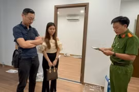 Nữ tiếp viên hàng không cùng "chồng hờ" điều hành đường dây gái bán dâm