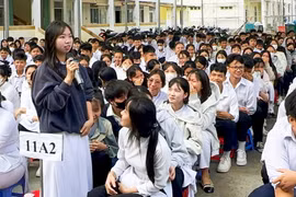 Tuyên truyền bảo vệ chủ quyền, an ninh biên giới cho gần 1.000 học sinh THPT Vĩnh Xương
