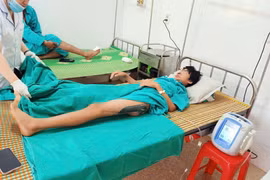 Bị tai nạn trên đường đi học về, bé trai 12 tuổi phải trải qua 3 ca phẫu thuật phức tạp