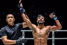 Hạ knock-out cao thủ Muay Thái, võ sĩ Trung Đông nhận 'mưa tiền thưởng'