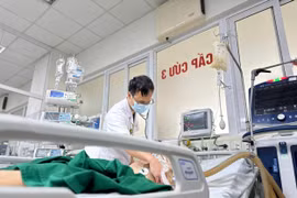 Tiêm thuốc giảm đau tại phòng khám tư, người bệnh bị nhiễm khuẩn nặng
