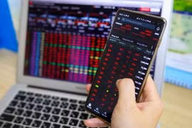 VN-Index giảm, thanh khoản cải thiện