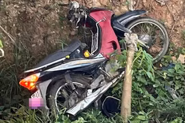 Gặp nạn trên đường đi làm thủ tục thi, cha mất, con trọng thương