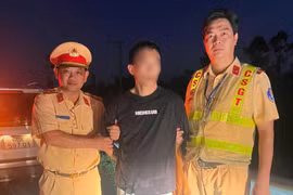 Cảnh sát mật phục bắt giữ đối tượng trộm dây cáp quang trên cao tốc