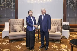 Chủ tịch Ủy ban Trung ương MTTQ Việt Nam Đỗ Văn Chiến tiếp Đoàn đại biểu cấp cao Đảng Nhân dân Campuchia