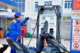 Giá xăng tiếp tục tăng