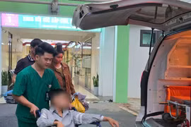 Sơn La: Một thí sinh đi thi bằng xe cứu thương sau ca mổ ruột thừa