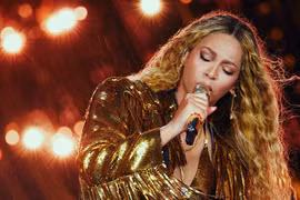 Beyoncé trở thành nhạc sĩ tỷ phú thứ năm thế giới