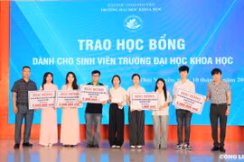Báo Nhà báo và Công luận trao học bổng 'Ước mơ xanh': Thắp sáng tương lai sinh viên báo chí Đại học Thái Nguyên