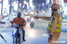 Trong một ngày, hàng trăm trường hợp vi phạm giao thông ở Hà Nội bị xử lý
