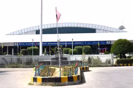 Ấn Độ mở lại 32 sân bay sau khi căng thẳng biên giới với Pakistan hạ nhiệt