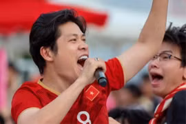 Nghệ sĩ Việt vỡ òa cảm xúc khi U22 Việt Nam giành HCV SEA Games 33