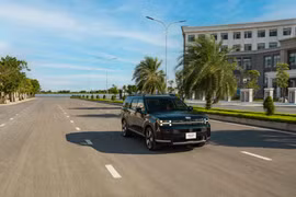 Hyundai Santa Fe Hybrid ra mắt khách Việt, giá bán 1,369 tỷ đồng