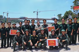 Thủ tướng kiểm tra tiến độ cầu Phong Châu (Phú Thọ): 'Vinh quang chỉ đến với người đúng hẹn'