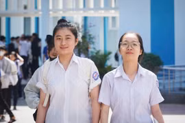 Xem xét trách nhiệm giám khảo sau 150 bài thi Văn tăng điểm ở Khánh Hòa