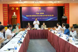 Tăng cường vai trò kênh chính thống, siết chặt quản lý báo chí trên không gian mạng
