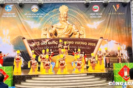 Phụ nữ Hà Tĩnh gói bánh chưng dâng Quốc Tổ Hùng Vương, lan tỏa giá trị truyền thống