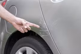 Cách xóa vết xước trên xe hơi