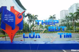 Chương trình nghệ thuật chào mừng Kỷ niệm 100 năm Ngày Báo chí cách mạng Việt Nam và Lễ trao giải báo chí Quốc gia lần thứ XIX được tổ chức tại Cung điền kinh Hà Nội