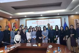 Đoàn nhà báo Lào tham dự chương trình bồi dưỡng kỹ năng đưa tin các vấn đề về môi trường