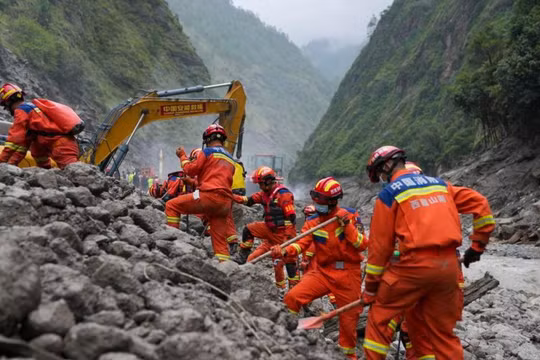Trung Quốc xử phạt 10 người lan truyền 'tin giả' về thảm họa lũ quét