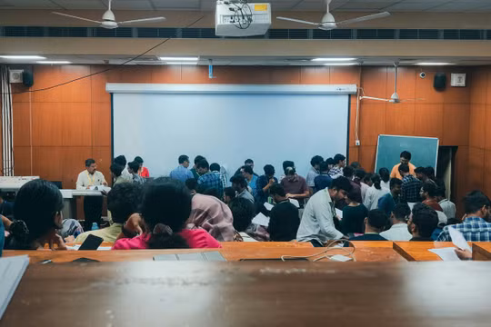 2,2 triệu thí sinh Ấn Độ thi lại sau bê bối lộ đề