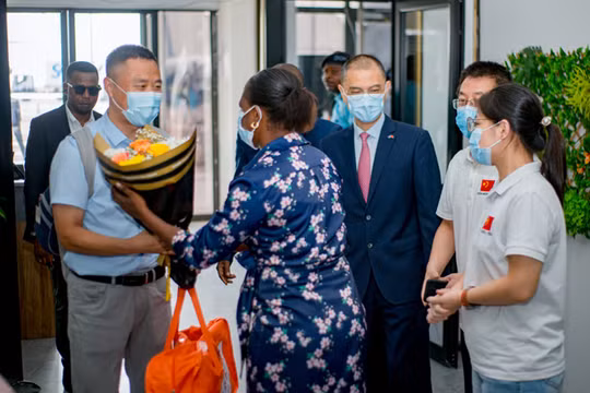 Trung Quốc cử chuyên gia đến Congo hỗ trợ chống dịch Ebola