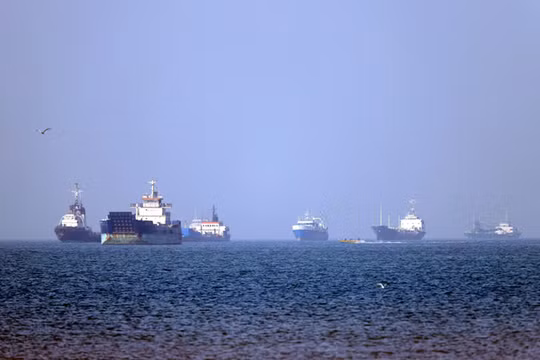 Tàu hàng Hàn Quốc phát nổ ở eo biển Hormuz