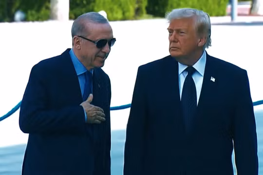 Các lãnh đạo NATO tìm cách hàn gắn quan hệ với Tổng thống Mỹ