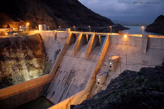 Mỹ không kích khiến 20.000 người Iran mất nước sinh hoạt