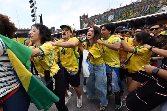 Cổ động viên bị cướp ngay khi đến Mexico xem World Cup