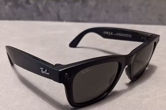 Châu Âu tranh luận về kính thông minh sau các vụ quay lén phụ nữ