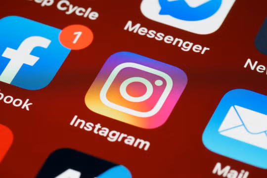EU yêu cầu Meta thay đổi thiết kế Facebook, Instagram để người dùng giảm 'nghiện'