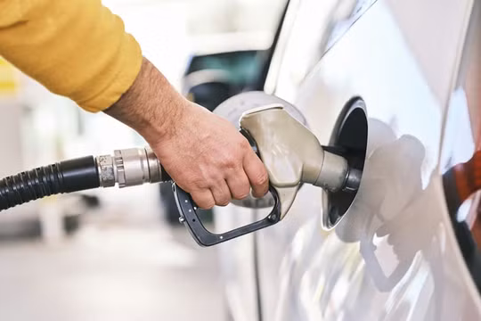 Giá xăng Mỹ tăng hơn 50% kể từ khi xung đột với Iran bùng phát 
