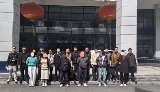Trung Quốc ngăn chặn làn sóng livestream bạo lực và tự hành hạ để 'câu view'
