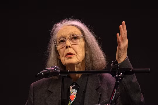 Nhà thơ Canada giành Nobel Văn học 2026 nhờ kết hợp văn học đương đại và cổ điển