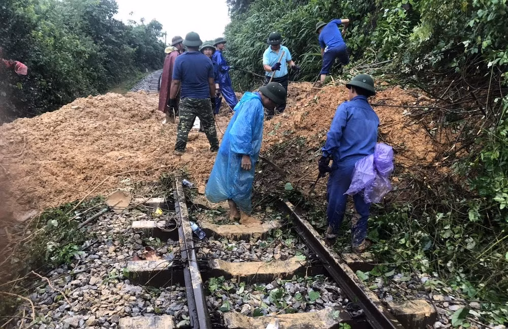 sat lo nghiem trong tren tuyen duong sat bac nam qua ha tinh hinh 1