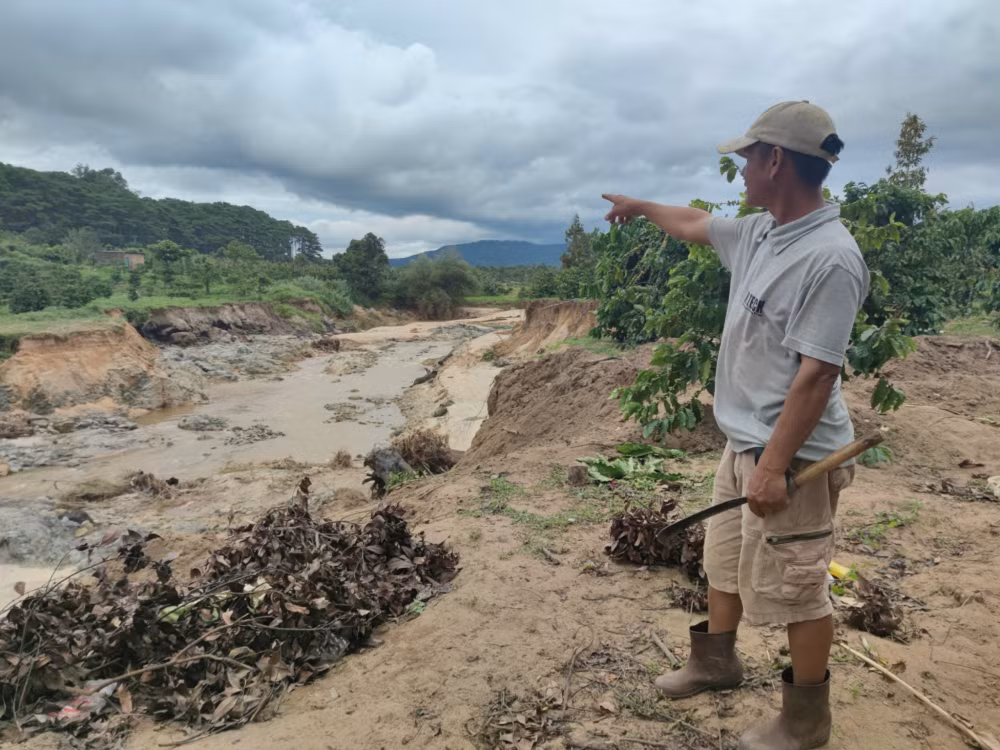 can canh tinh trang sat lo nghiem trong xung quanh mo da trang duc gia lai hinh 3