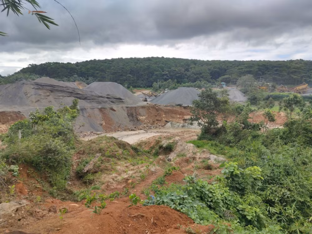 can canh tinh trang sat lo nghiem trong xung quanh mo da trang duc gia lai hinh 5