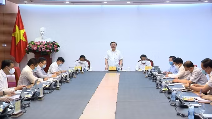 Quang cảnh buổi làm việc.