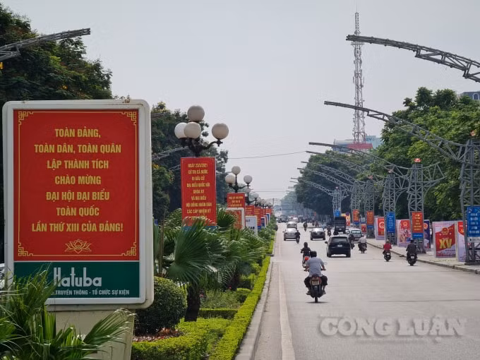 Hệ thống pano, áp phích cỡ lớn, pano dạng hộp…, bố trí hợp lý